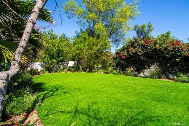 20100 Hatteras Street, Woodland Hills, CA 91367