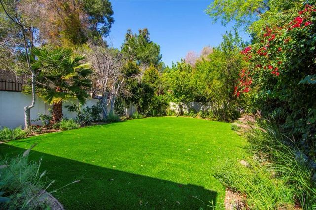 20100 Hatteras Street, Woodland Hills, CA 91367