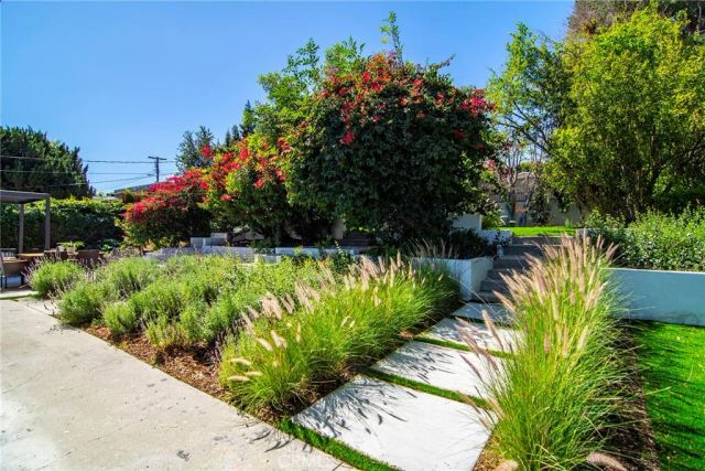 20100 Hatteras Street, Woodland Hills, CA 91367