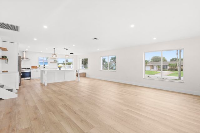 3905 Flag Drive, Palm Beach Gardens, FL 33410