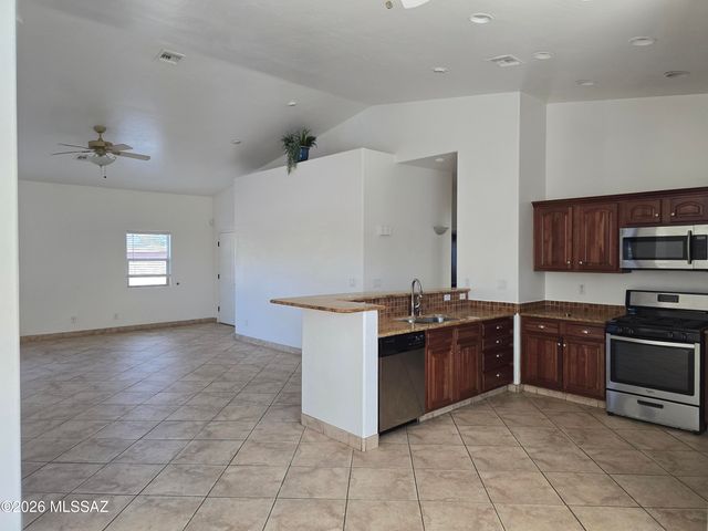 9035 E Calle Kuehn, Tucson, AZ 85715