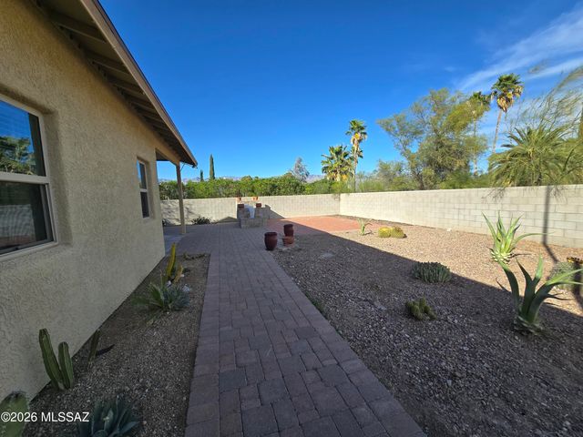 9035 E Calle Kuehn, Tucson, AZ 85715