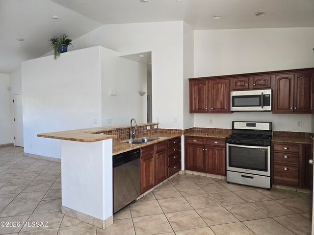 9035 E Calle Kuehn, Tucson, AZ 85715