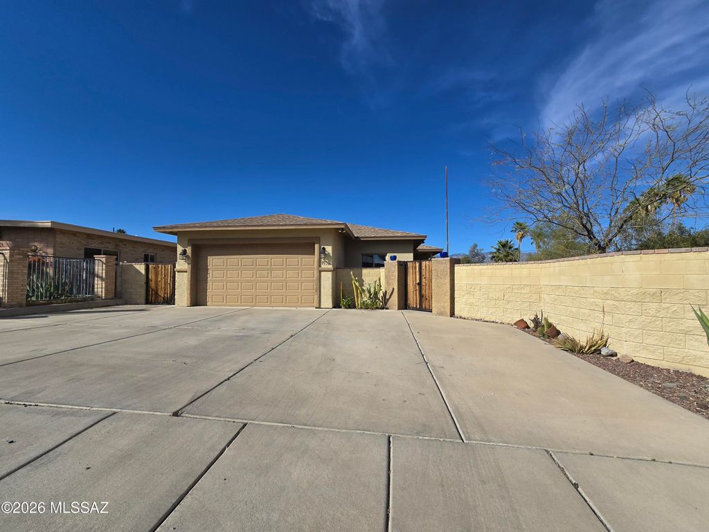 9035 E Calle Kuehn, Tucson, AZ 85715