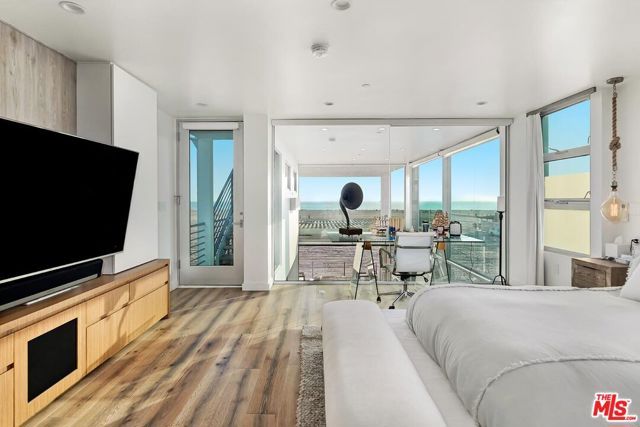 1255 Palisades Beach Road, Santa Monica, CA 90401