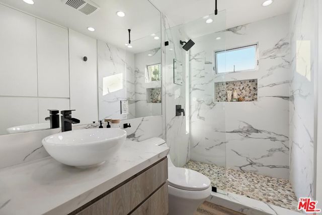 1255 Palisades Beach Road, Santa Monica, CA 90401