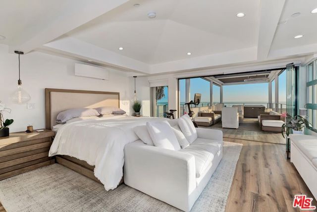 1255 Palisades Beach Road, Santa Monica, CA 90401