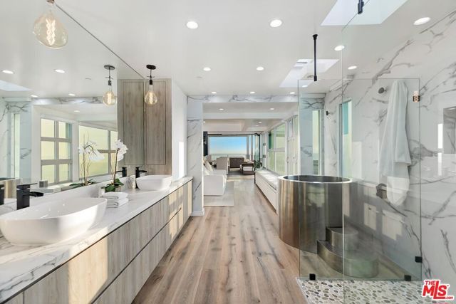 1255 Palisades Beach Road, Santa Monica, CA 90401