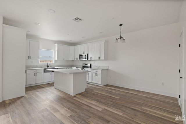 9820 Par Street, Bakersfield, CA 93311