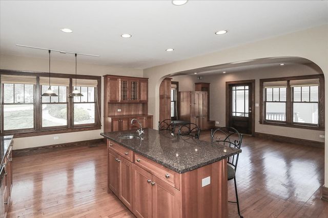 354 Hawthorne Boulevard, Glen Ellyn, IL 60137