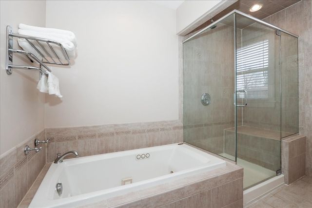 354 Hawthorne Boulevard, Glen Ellyn, IL 60137