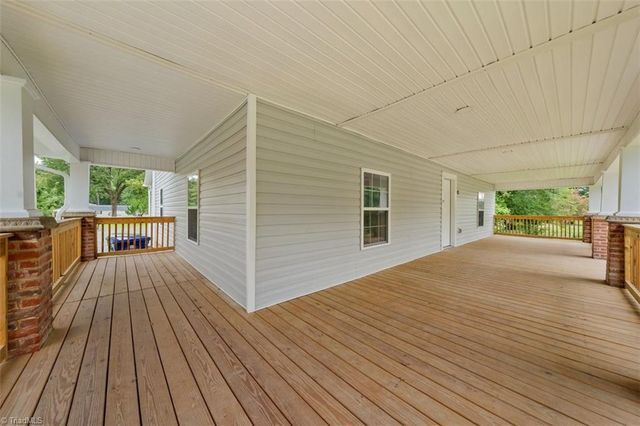 805 W 5th Avenue, Lexington, NC 27292