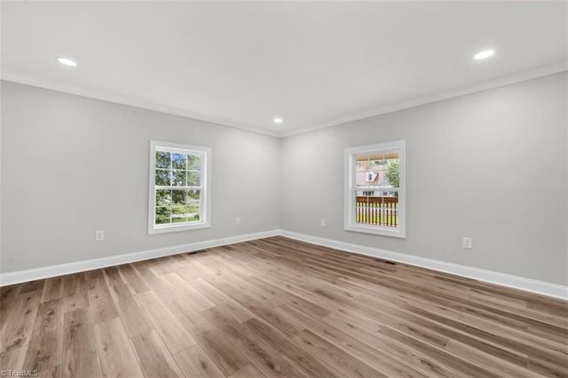 805 W 5th Avenue, Lexington, NC 27292
