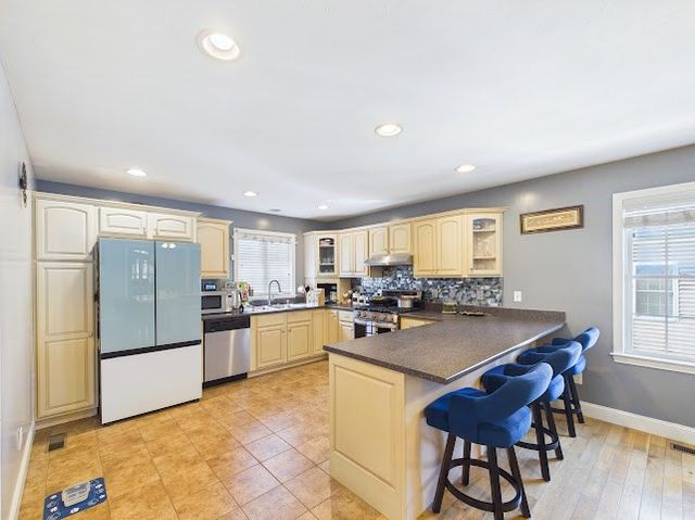 19 Abington Ln., Fall River, MA 02721