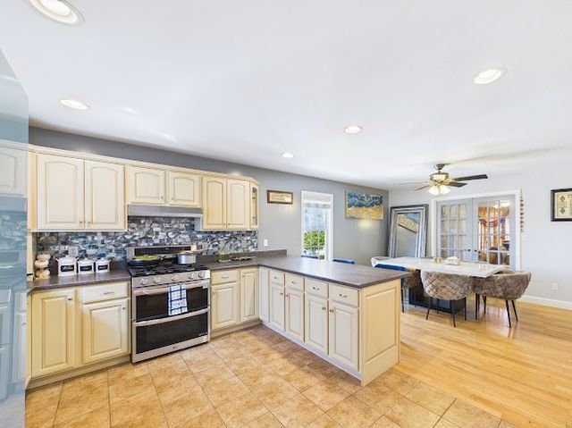 19 Abington Ln., Fall River, MA 02721