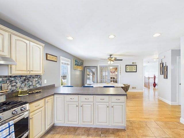 19 Abington Ln., Fall River, MA 02721