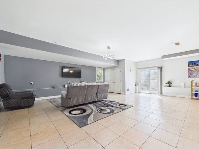 19 Abington Ln., Fall River, MA 02721