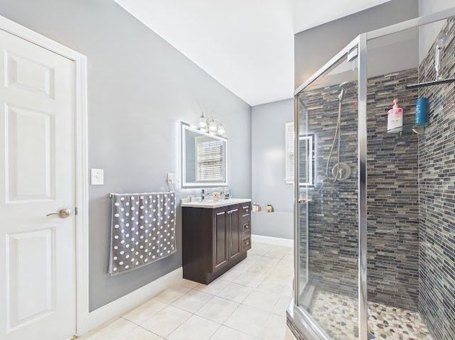 19 Abington Ln., Fall River, MA 02721
