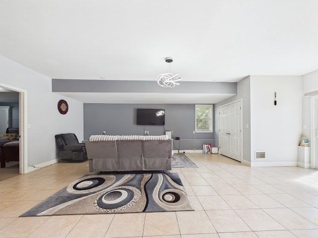 19 Abington Ln., Fall River, MA 02721