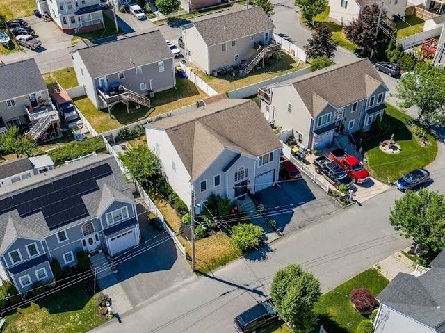 19 Abington Ln., Fall River, MA 02721
