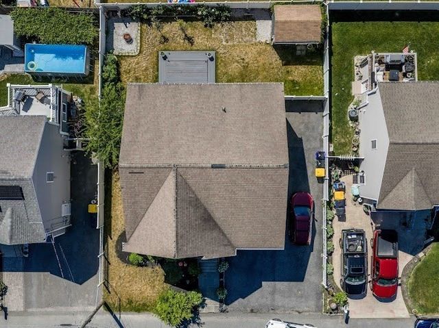 19 Abington Ln., Fall River, MA 02721