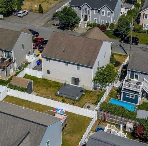 19 Abington Ln., Fall River, MA 02721