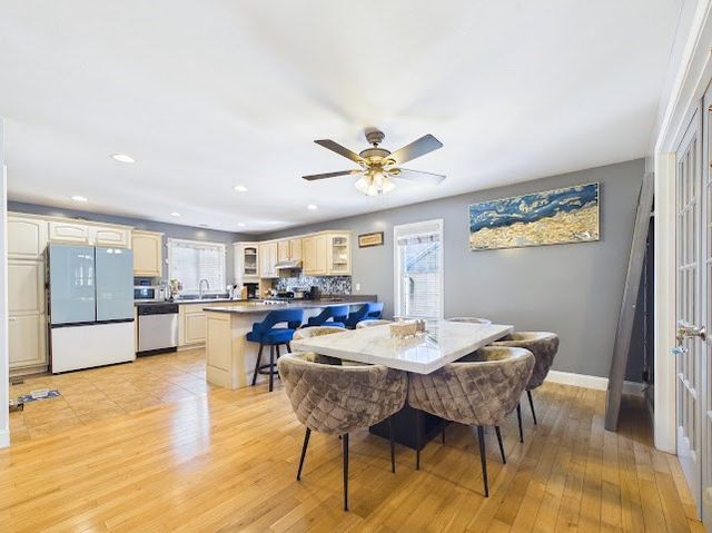19 Abington Ln., Fall River, MA 02721