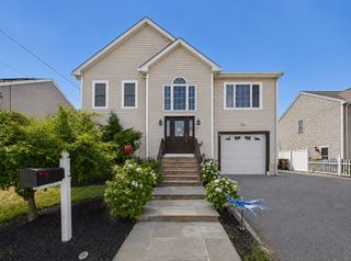 19 Abington Ln., Fall River, MA 02721