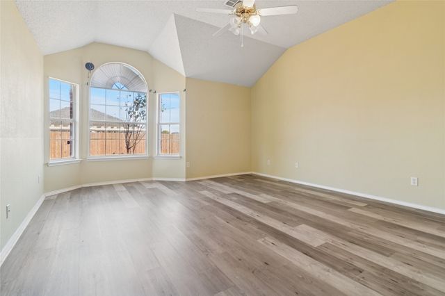 1071 Streamside Drive, Cedar Hill, TX 75104