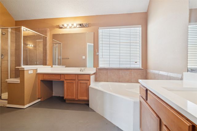 1071 Streamside Drive, Cedar Hill, TX 75104