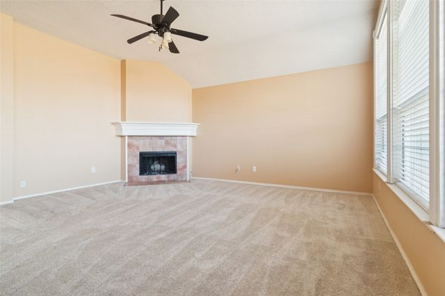 1071 Streamside Drive, Cedar Hill, TX 75104