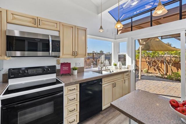 6371 Caminito Del Pastel, San Diego, CA 92111