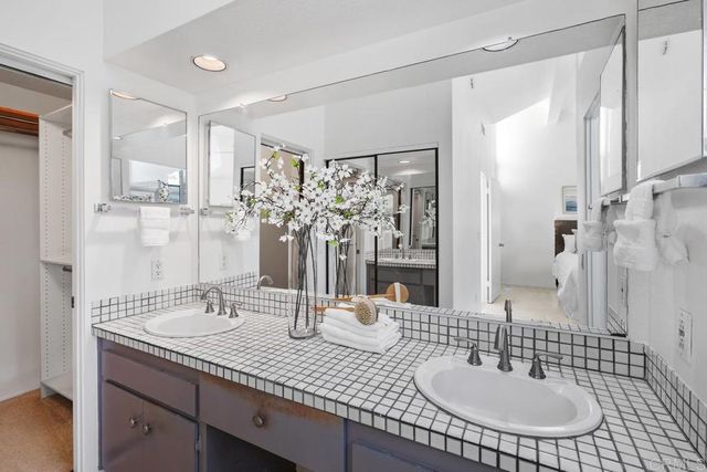 6371 Caminito Del Pastel, San Diego, CA 92111