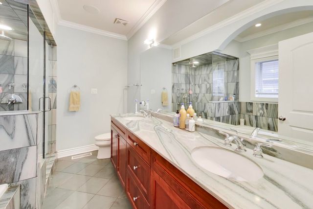 5526 N Winthrop Avenue 2N, Chicago, IL 60640