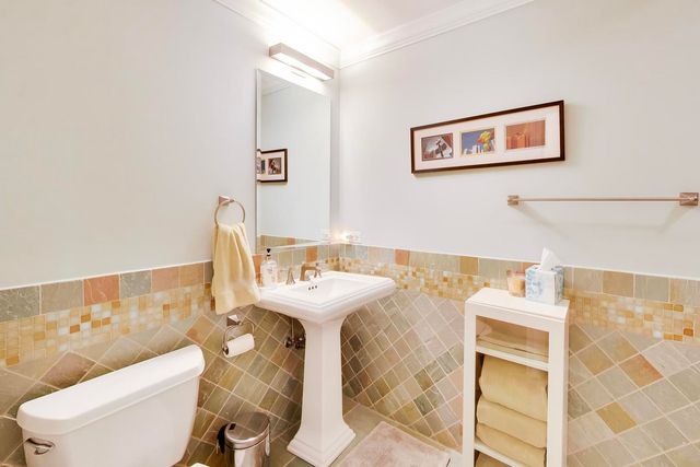 5526 N Winthrop Avenue 2N, Chicago, IL 60640