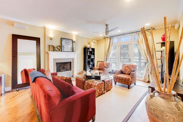 5526 N Winthrop Avenue 2N, Chicago, IL 60640