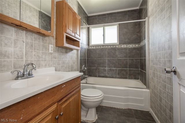 17614 Rook Circle, Cleveland, OH 44112