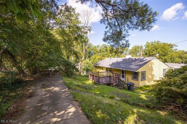 17614 Rook Circle, Cleveland, OH 44112