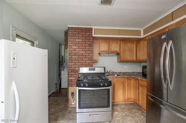 17614 Rook Circle, Cleveland, OH 44112