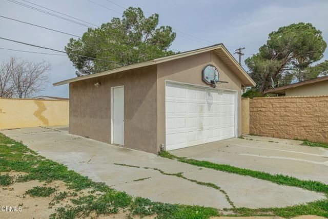 39047 Juniper Tree Road, Palmdale, CA 93551