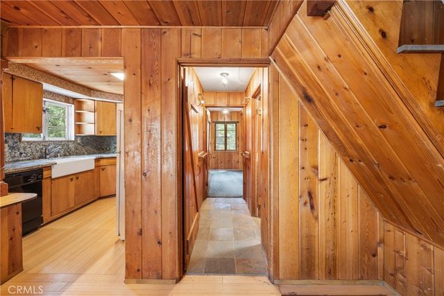 320 Flower Drive, Lake Arrowhead, CA 92352