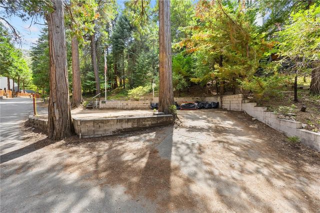 320 Flower Drive, Lake Arrowhead, CA 92352