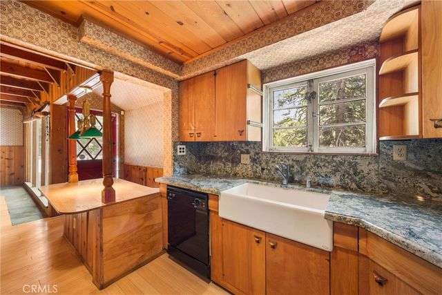 320 Flower Drive, Lake Arrowhead, CA 92352