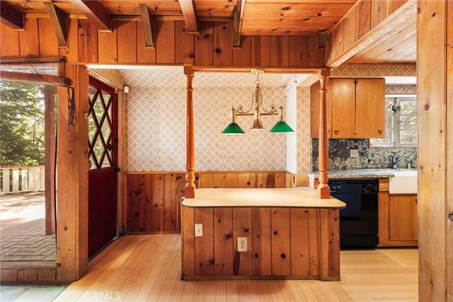 320 Flower Drive, Lake Arrowhead, CA 92352