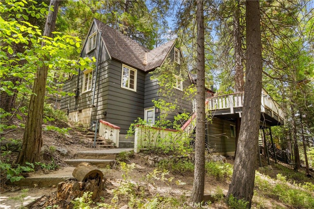 320 Flower Drive, Lake Arrowhead, CA 92352