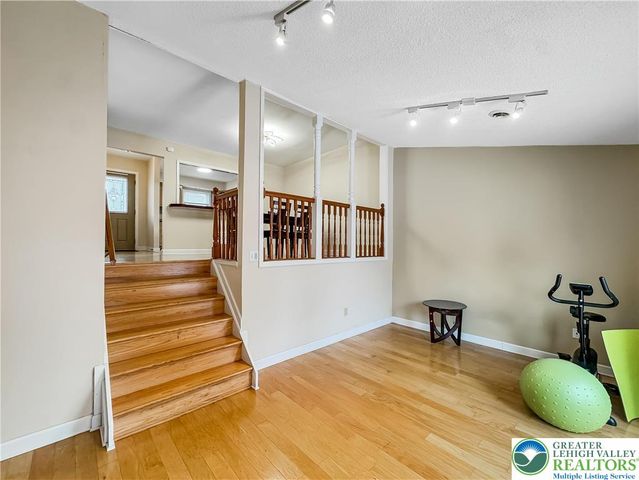 135 High Point Lane, Easton, PA 18042