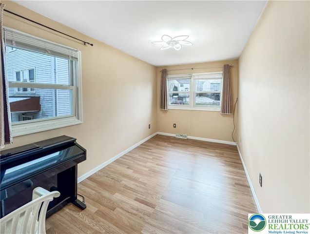 135 High Point Lane, Easton, PA 18042