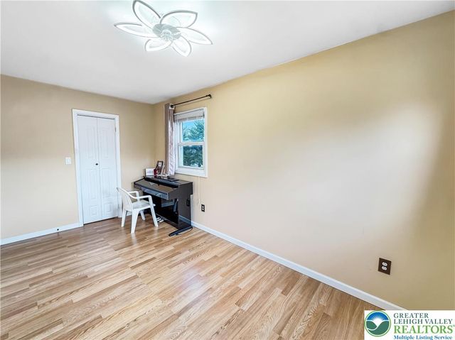 135 High Point Lane, Easton, PA 18042