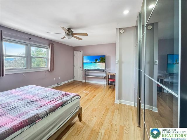 135 High Point Lane, Easton, PA 18042