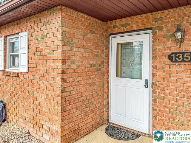 135 High Point Lane, Easton, PA 18042